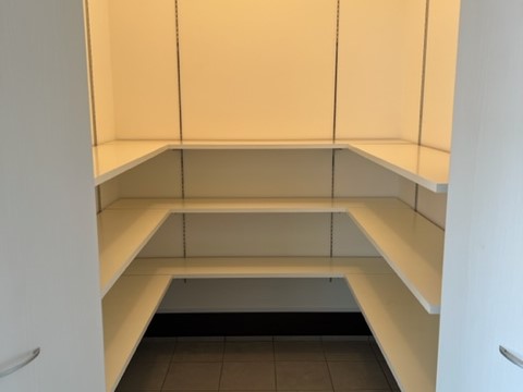 広い中庭のある家